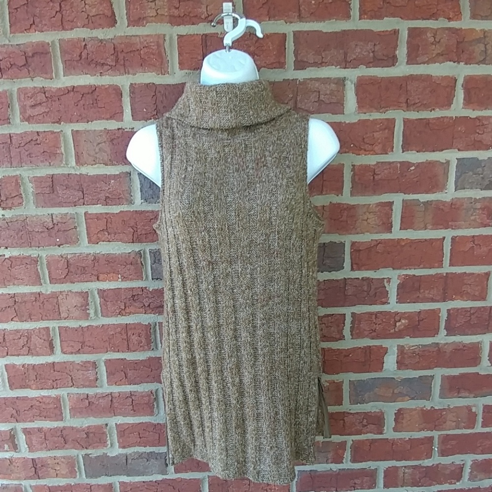 LAST 1 Altar'd State sleeveless turtleneck sweater - Picture 2 of 4